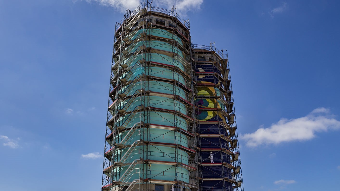 Tvillingesilo i Aalborg males med Flügger maling
